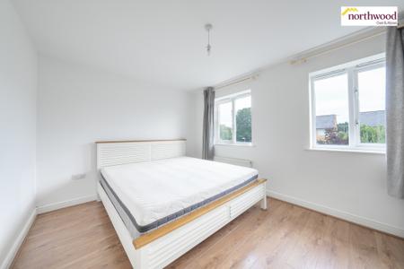 4 bedroom House for sale in Wander Wharf, Kings Langley, WD4