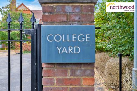 1 bedroom Flat for sale in Gammons Lane, Watford, WD24