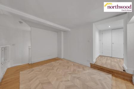 1 bedroom Flat for sale in Gammons Lane, Watford, WD24