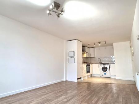 1 bedroom Flat to let in Pumphouse Crescent, Watford, WD17