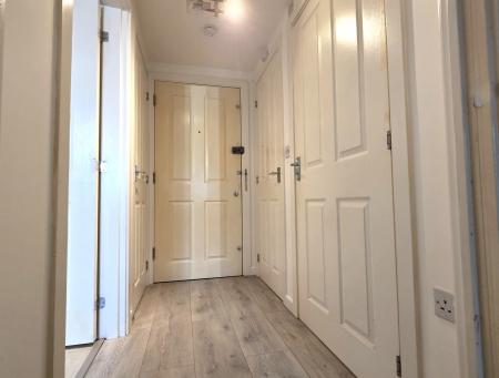 1 bedroom Flat to let in Pumphouse Crescent, Watford, WD17