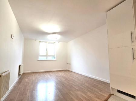 1 bedroom Flat to let in Pumphouse Crescent, Watford, WD17