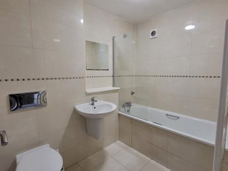 1 bedroom Maisonette to let in Sparrows Herne, Bushey, WD23