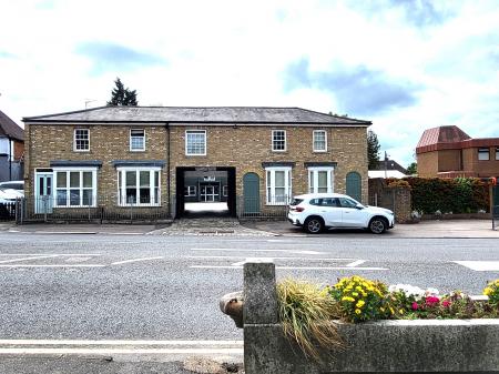 1 bedroom Maisonette to let in Sparrows Herne, Bushey, WD23