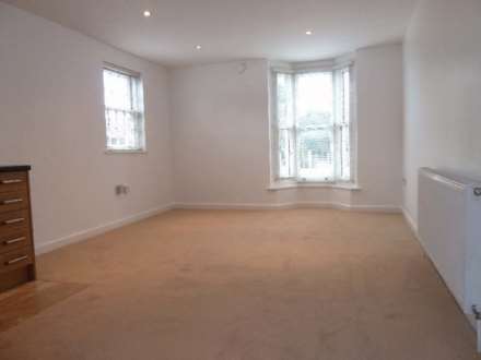 1 bedroom Maisonette to let in Sparrows Herne, Bushey, WD23