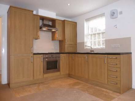 1 bedroom Maisonette to let in Sparrows Herne, Bushey, WD23