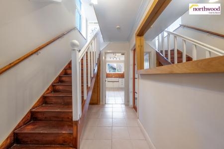 5 bedroom Semi-detached house for sale in Garston Lane, Watford, WD25