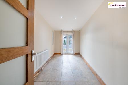 5 bedroom Semi-detached house for sale in Garston Lane, Watford, WD25