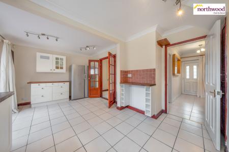 5 bedroom Semi-detached house for sale in Garston Lane, Watford, WD25