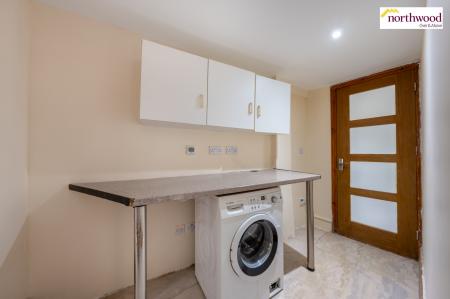 5 bedroom Semi-detached house for sale in Garston Lane, Watford, WD25