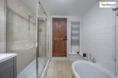 2 bedroom Terraced House for sale in Loates Lane, Watford, WD17