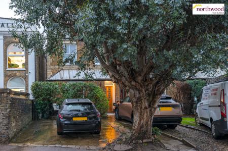 2 bedroom Terraced House for sale in Loates Lane, Watford, WD17