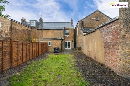 2 bedroom Terraced House for sale in Loates Lane, Watford, WD17
