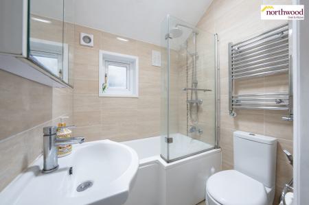 4 bedroom End of terrace house for sale in Cassiobridge Road, Watford, WD18
