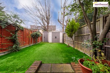 4 bedroom End of terrace house for sale in Cassiobridge Road, Watford, WD18