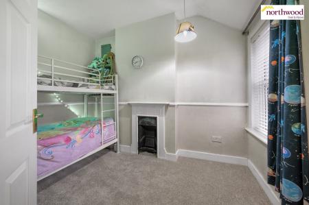 4 bedroom End of terrace house for sale in Cassiobridge Road, Watford, WD18