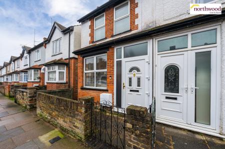 4 bedroom End of terrace house for sale in Cassiobridge Road, Watford, WD18