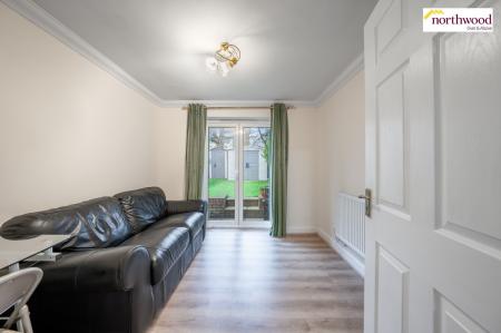 4 bedroom End of terrace house for sale in Cassiobridge Road, Watford, WD18