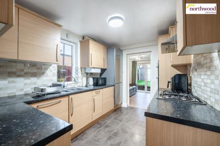 4 bedroom End of terrace house for sale in Cassiobridge Road, Watford, WD18