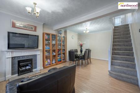 4 bedroom End of terrace house for sale in Cassiobridge Road, Watford, WD18