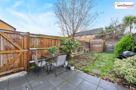 2 bedroom Semi-detached house for sale in Greensward, Bushey, WD23