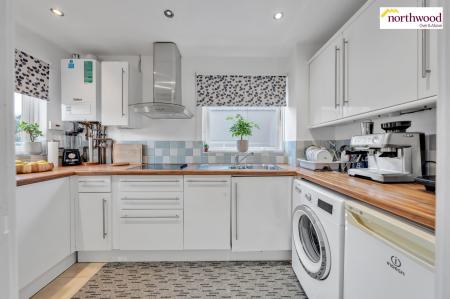 2 bedroom Semi-detached house for sale in Greensward, Bushey, WD23