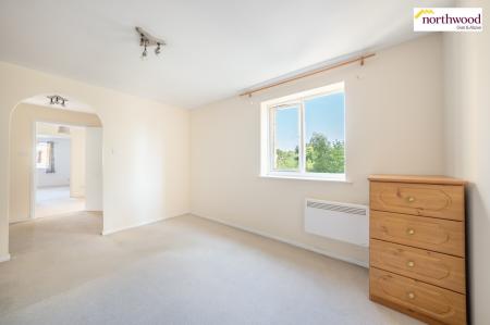 2 bedroom Flat for sale in Pioneer Way, Watford, WD18