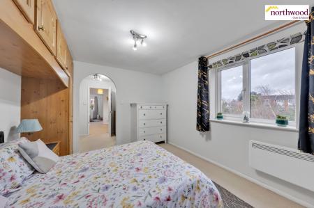 2 bedroom Flat for sale in Pioneer Way, Watford, WD18