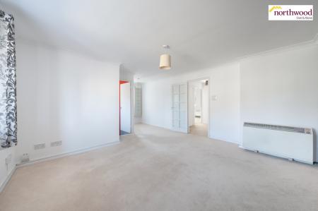 2 bedroom Flat for sale in Pioneer Way, Watford, WD18