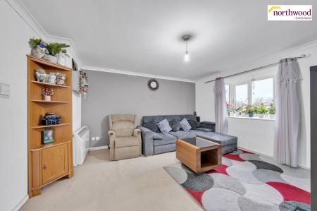2 bedroom Flat for sale in Pioneer Way, Watford, WD18