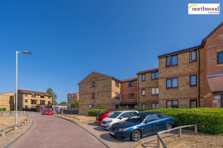 2 bedroom Flat for sale in Pioneer Way, Watford, WD18