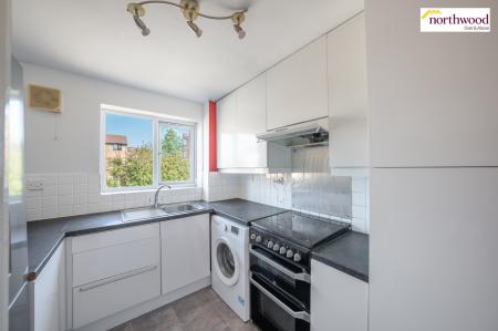 2 bedroom Flat for sale in Pioneer Way, Watford, WD18