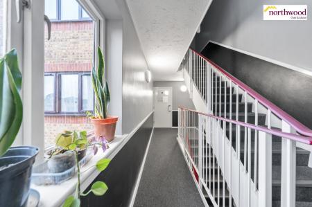 2 bedroom Flat for sale in Pioneer Way, Watford, WD18