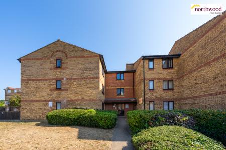 2 bedroom Flat for sale in Pioneer Way, Watford, WD18