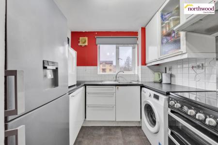 2 bedroom Flat for sale in Pioneer Way, Watford, WD18
