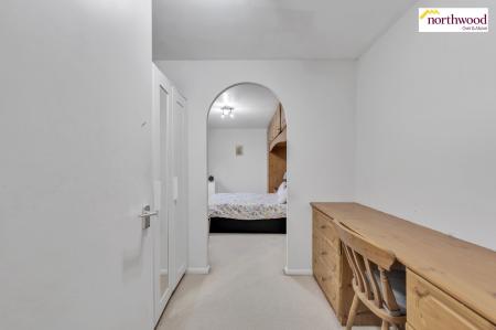 2 bedroom Flat for sale in Pioneer Way, Watford, WD18