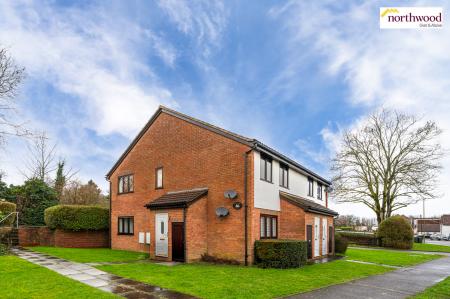 1 bedroom Flat for sale in Church Lane, Kings Langley, WD4