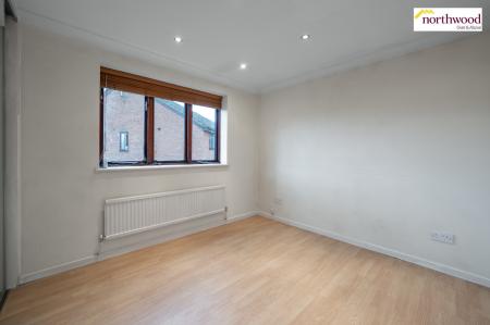 1 bedroom Flat for sale in Church Lane, Kings Langley, WD4