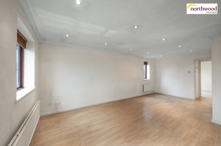 1 bedroom Flat for sale in Church Lane, Kings Langley, WD4