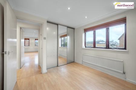 1 bedroom Flat for sale in Church Lane, Kings Langley, WD4