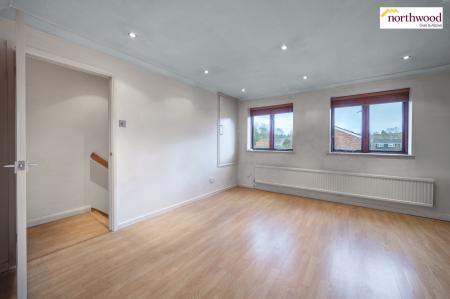 1 bedroom Flat for sale in Church Lane, Kings Langley, WD4