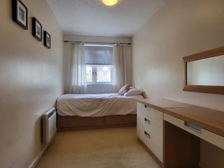 2 bedroom Flat to let in Exeter Close, Watford, WD24