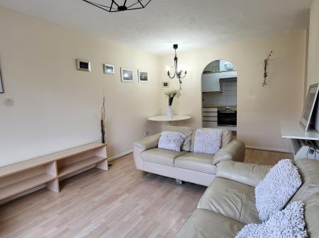 2 bedroom Flat to let in Exeter Close, Watford, WD24