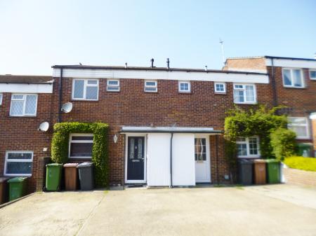 3 bedroom Terraced House to let in Meadow Road, Bushey, WD23