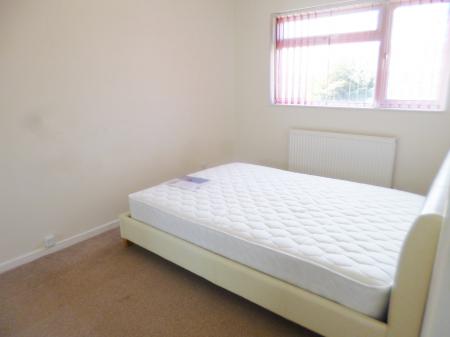 3 bedroom Terraced House to let in Meadow Road, Bushey, WD23