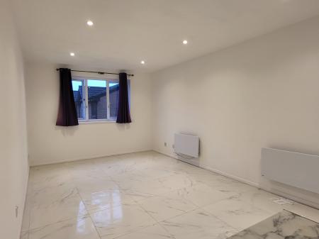 2 bedroom Flat to let in Courtlands Close, Watford, WD24
