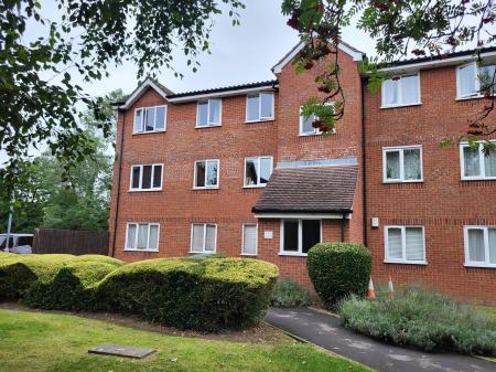 2 bedroom Flat to let in Courtlands Close, Watford, WD24