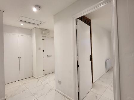 2 bedroom Flat to let in Courtlands Close, Watford, WD24