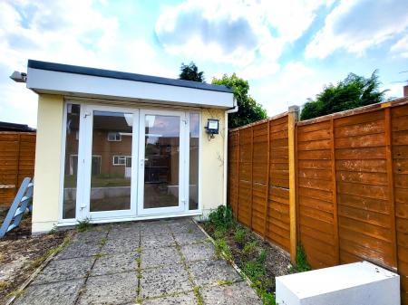 3 bedroom Terraced House to let in Lea Bushes, Garston, Watford, WD25