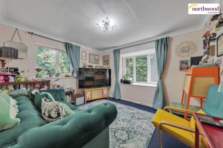 1 bedroom Flat for sale in Romilly Drive, Watford, WD19